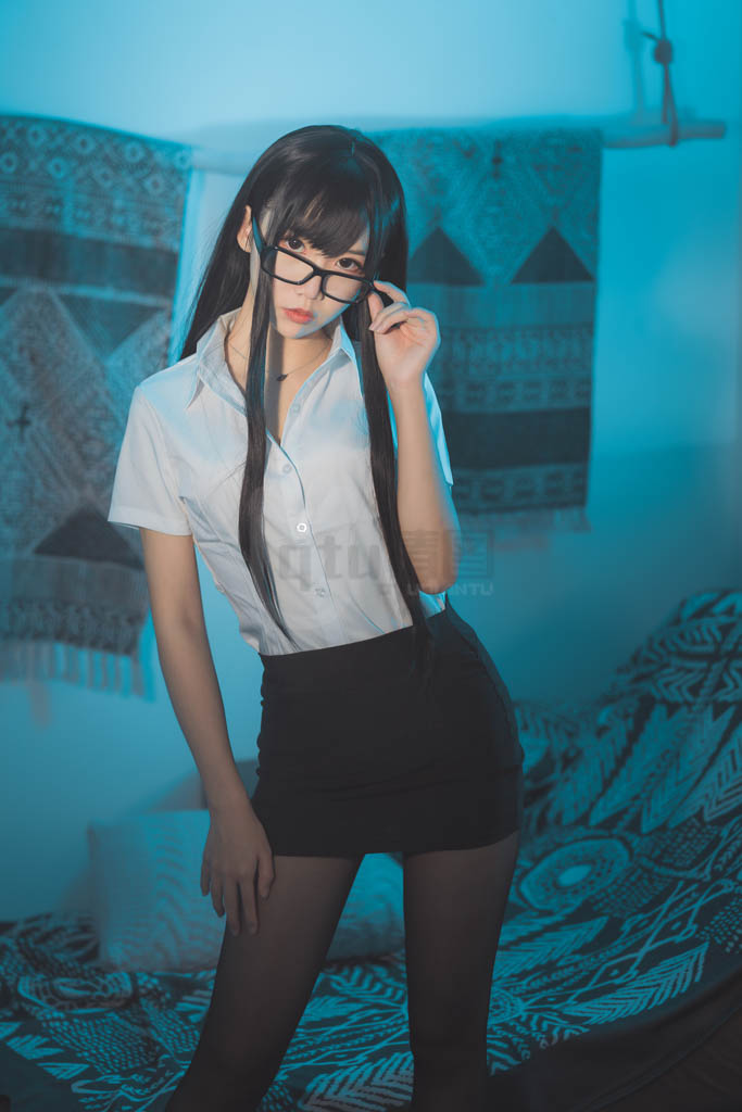 Coser@面饼仙儿 Vol.42 黑丝OL-倩图社