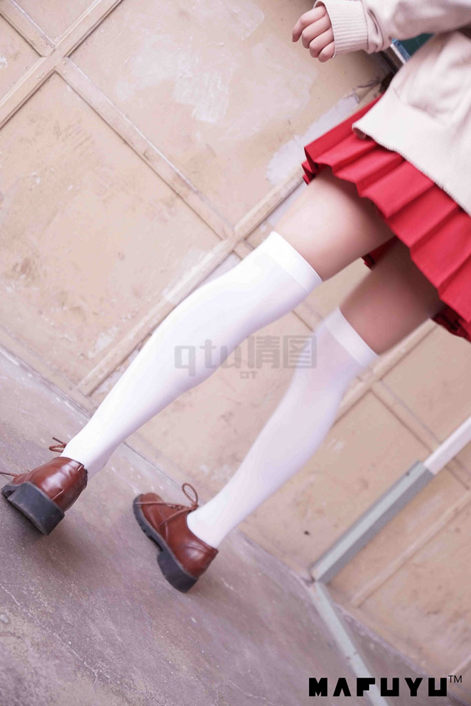 Coser@神楽坂真冬 Vol.41 红JK白过膝系列-倩图社